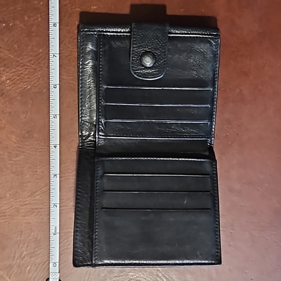 Chanel CC Logo Caviar Lambskin Bifold Wallet - Picture 4 of 7